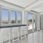 Olymp White Palace - The Ultra Luxury House Сasa de vacaciones