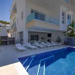 Olymp White Palace - The Ultra Luxury House Сasa de vacaciones