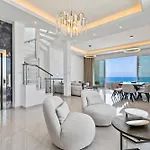 Olymp White Palace - The Ultra Luxury House Сasa de vacaciones