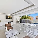 Olymp White Palace - The Ultra Luxury House Сasa de vacaciones