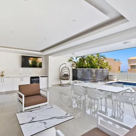 Olymp White Palace - The Ultra Luxury House Casa de Férias