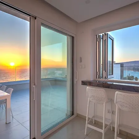 Feriehus Olymp White Palace - The Ultra Luxury Beachfront House Kissonerga