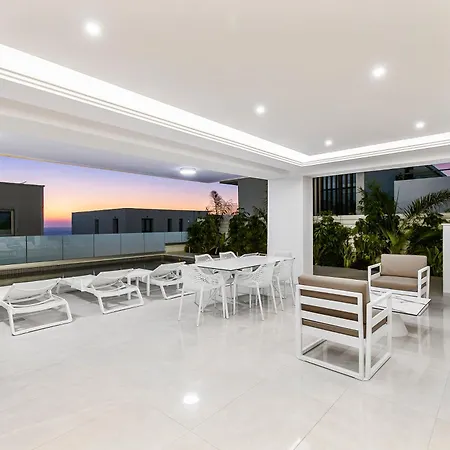 Feriehus Olymp White Palace - The Ultra Luxury Beachfront House