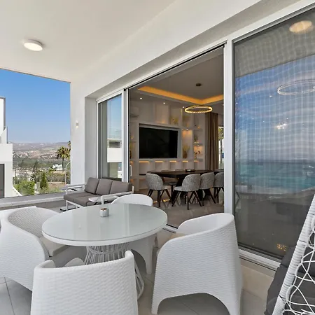 Olymp White Palace - The Ultra Luxury House Сasa de vacaciones *