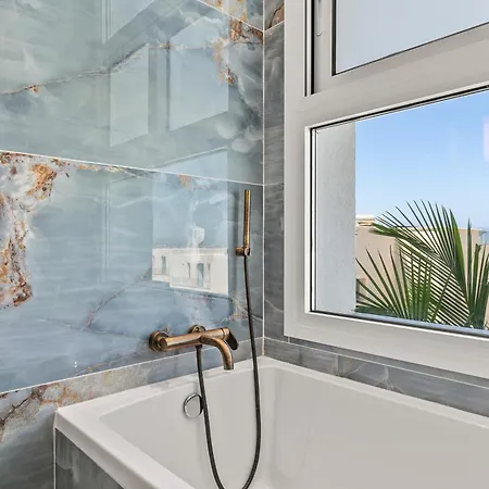 Olymp White Palace - The Ultra Luxury Beachfront House Semesterbostad