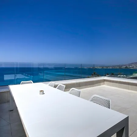 Semesterbostad Olymp White Palace - The Ultra Luxury Beachfront House Kissonerga