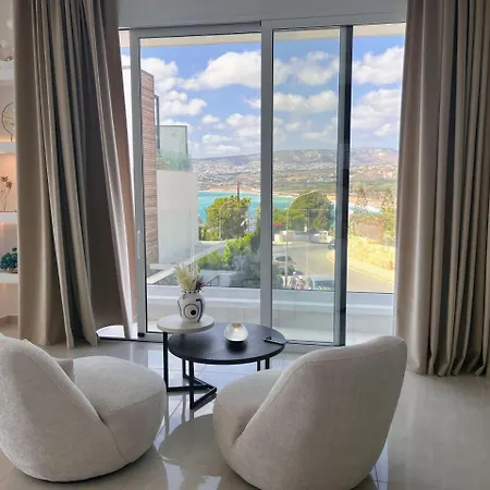 Semesterbostad Olymp White Palace - The Ultra Luxury Beachfront House Kissonerga