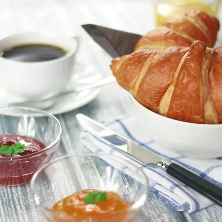 Olymp White Palace - The Ultra Luxury House 基索内加