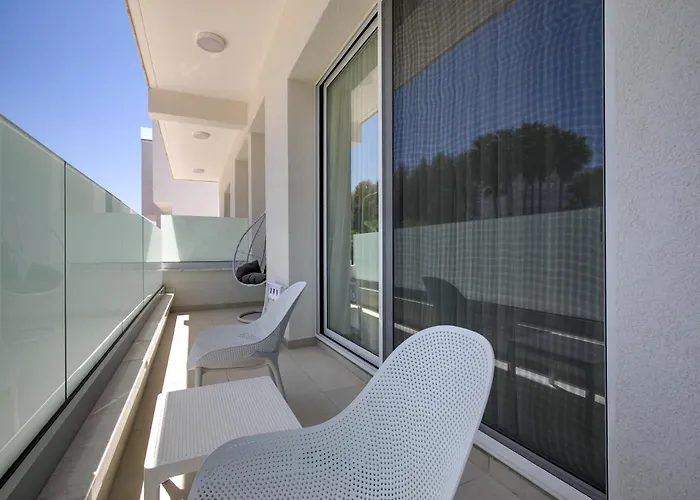 Olymp White Palace - The Ultra Luxury House